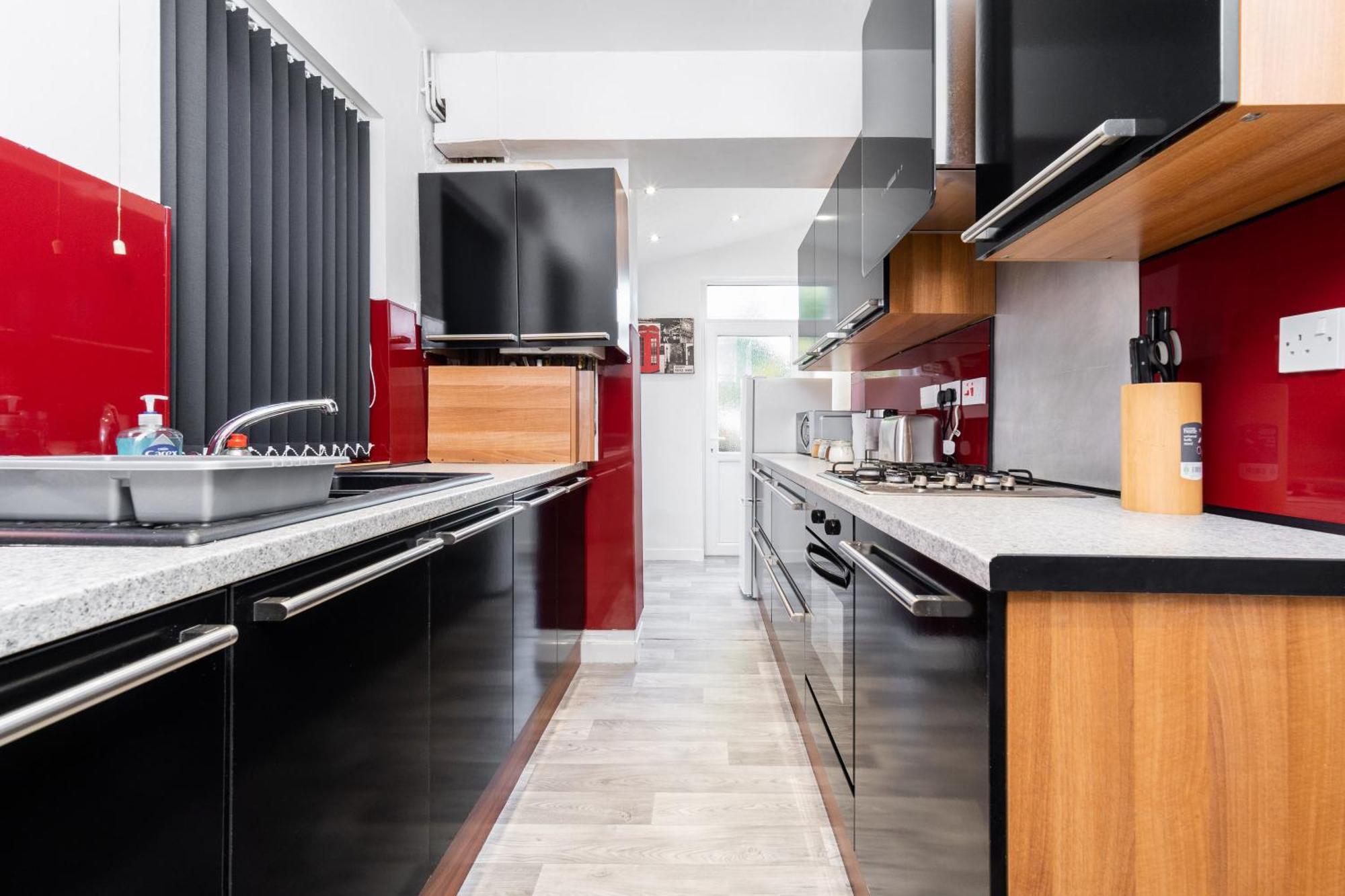 Spacious House With 2 Bedrooms And Free On Street Parking Holiday home *
